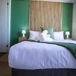 Eighty2 On M Luxury Ocean View Apartment